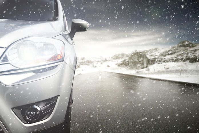 Zimowe wyposażenie samochodu – czyli co wozić w aucie?