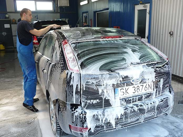 Preparaty do mycia samochodu – czy auto detailing sklep to najlepsze rozwiązanie?