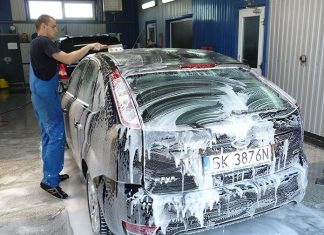 Preparaty do mycia samochodu – czy auto detailing sklep to najlepsze rozwiązanie?