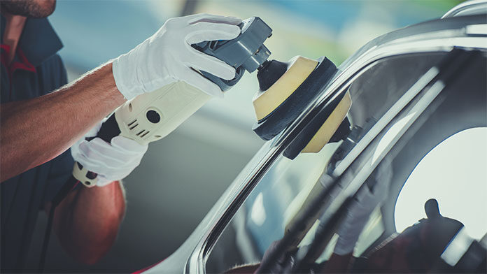 Jak usunąć wosk samochodowy z szyb i plastiku