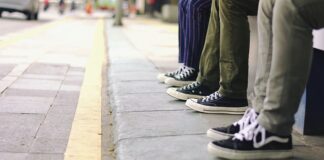 Co lepsze trampki czy adidasy?