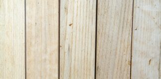 Jak wyregulować docisk drzwi zewnętrznych?