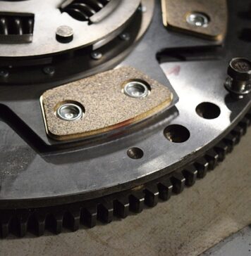 Jak prawidłowo używać sprzęgła?