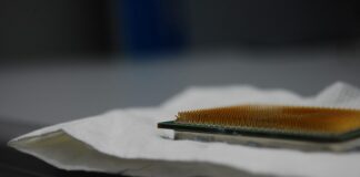 Jak uszkodzić szybę?