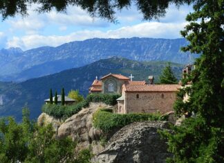 Czy zakon i klasztor to to samo?