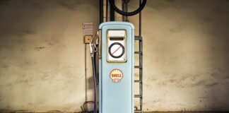 Czy benzyna ekstrakcyjna niszczy lakier samochodowy?