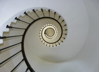 Co na górę do kombinezonu?