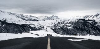 Po co pas nerkowy na motocyklu?