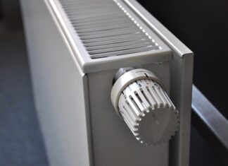 Co steruje termostatem?