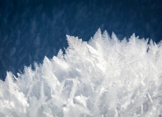 Jak się pozbyć lodu z szyby?