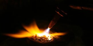 Ile zarabia spawacz?