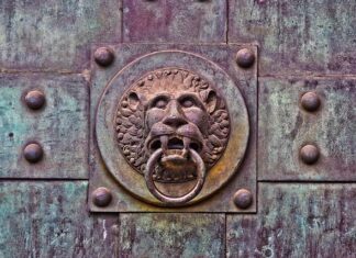 Jak wyczyścić zaśniedziałe klamki? Jak wyczyścić zaśniedziałe klamki?