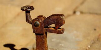 Czym smarować ograniczniki drzwi samochodowych?