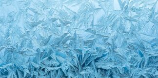 Czym przykryć szybę przed mrozem?