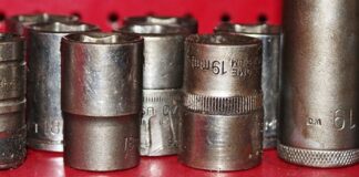 Jak usunąć skrzypienie w samochodzie?